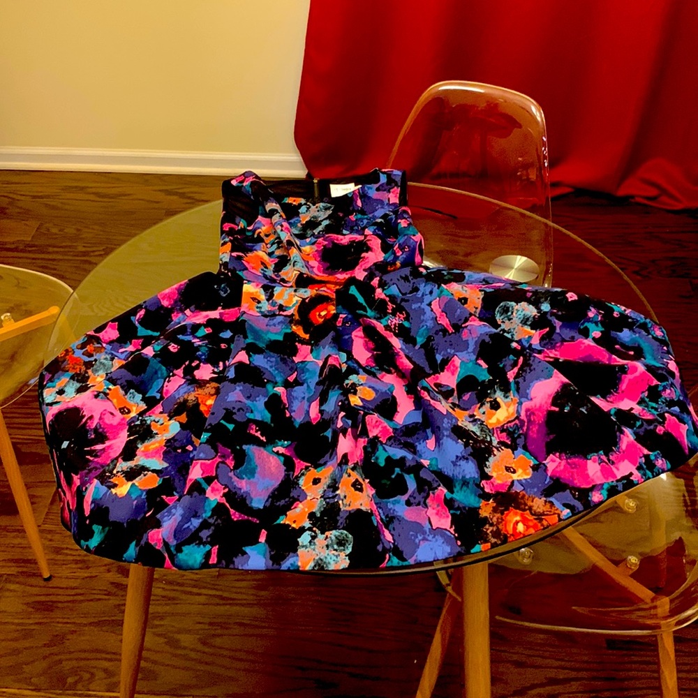 Colorful Midlength dress with a dark color pallette
